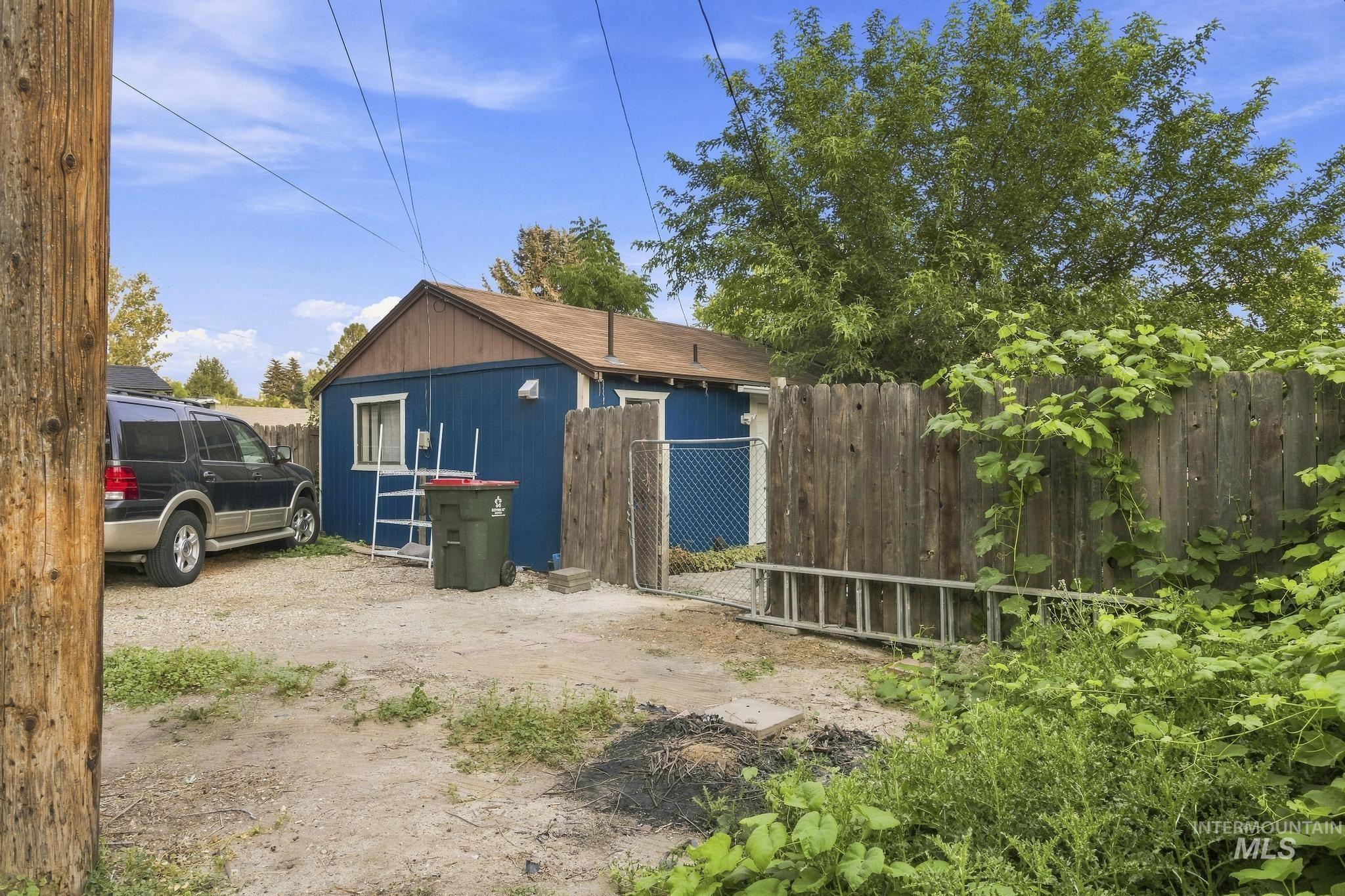 432 E Pine Ave Property Photo 23