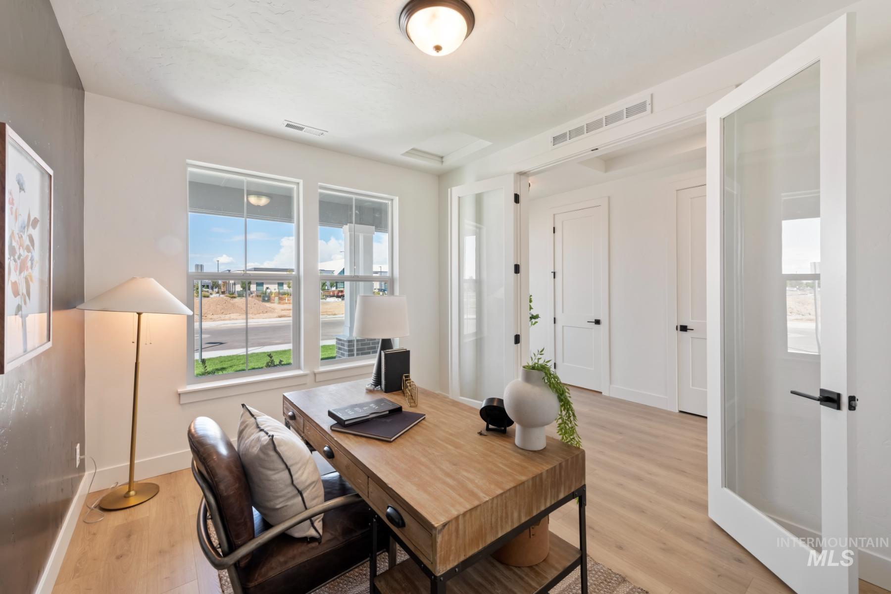 863 W Malbar St Property Photo 4