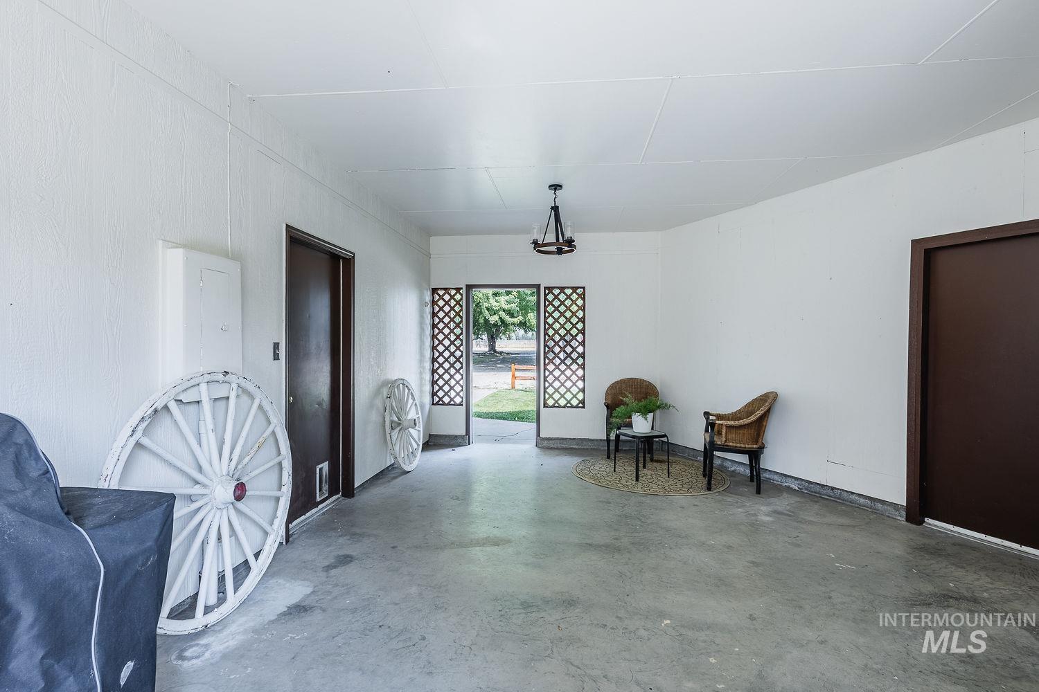 1769 W Central Rd Property Photo 32