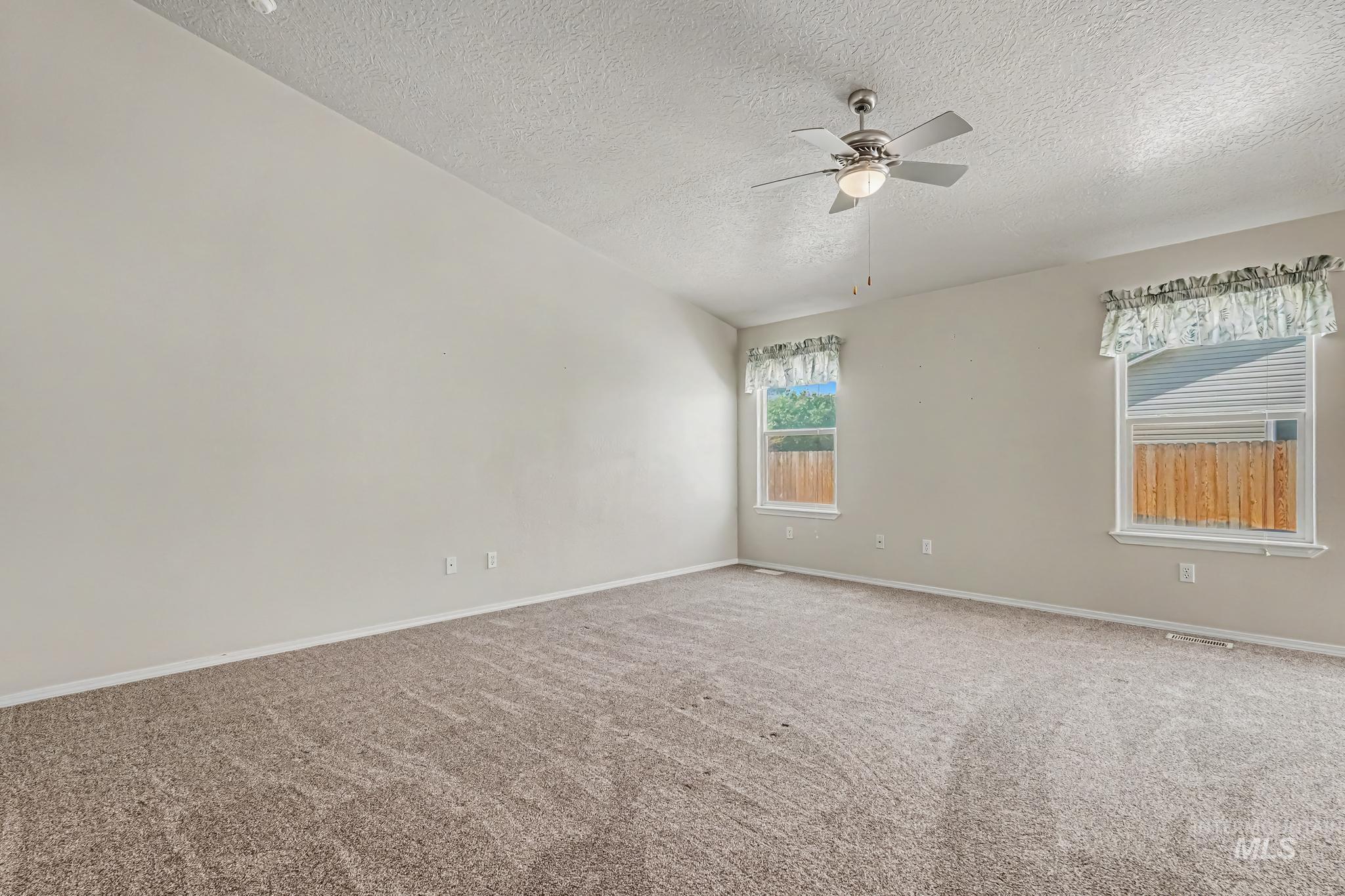 11938 Emerson St Property Photo 8