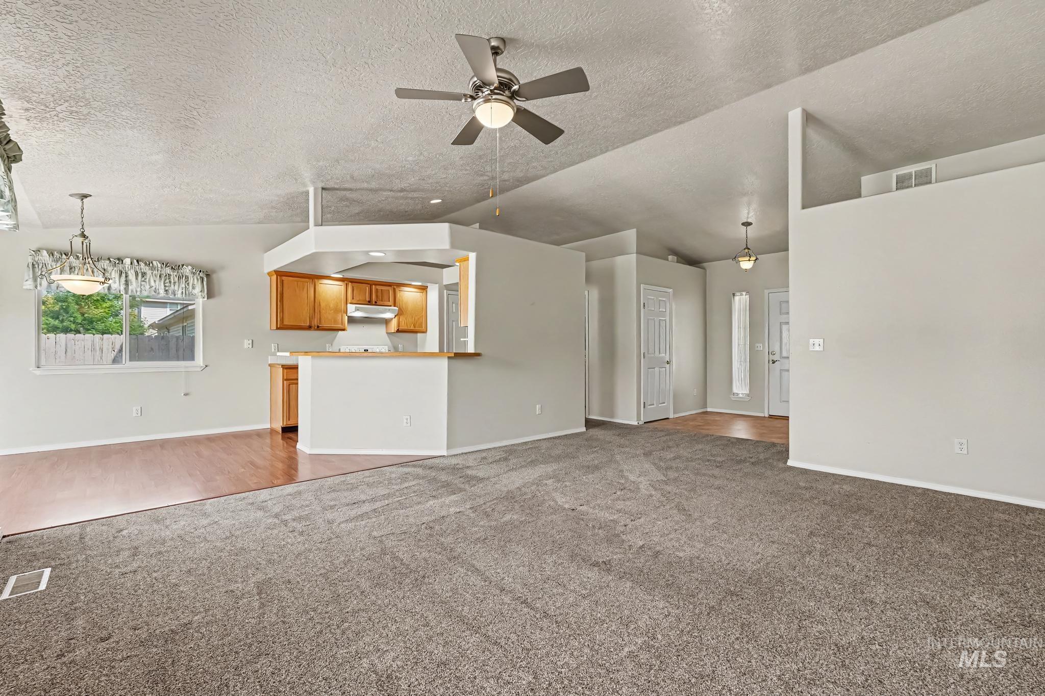 11938 Emerson St Property Photo 9