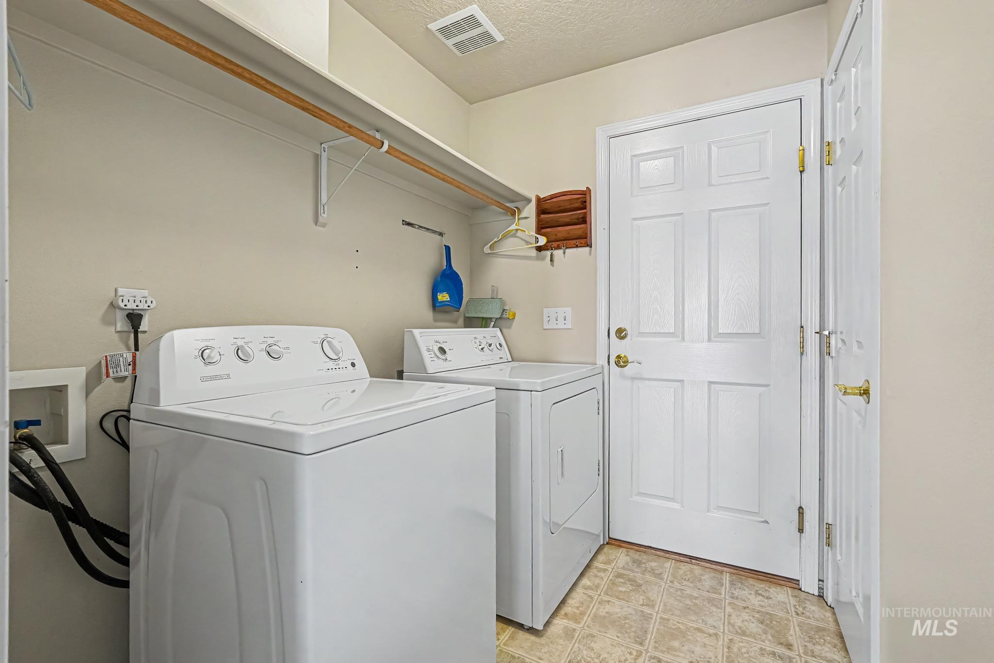 11938 Emerson St Property Photo 14