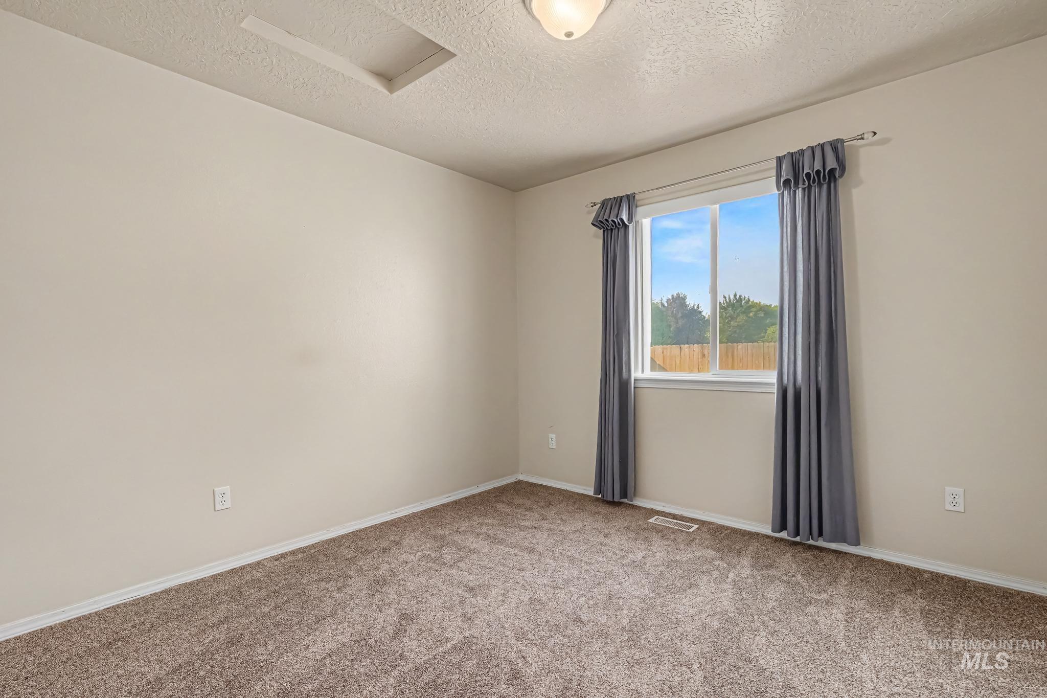 11938 Emerson St Property Photo 22