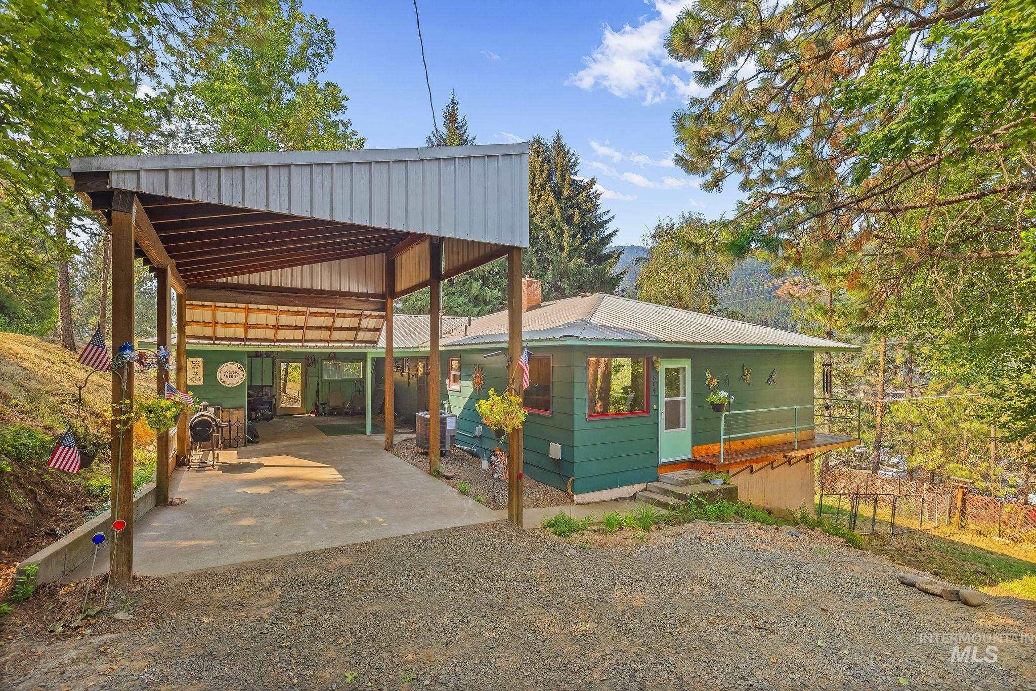 804 Pine Drive Heights Property Photo 1