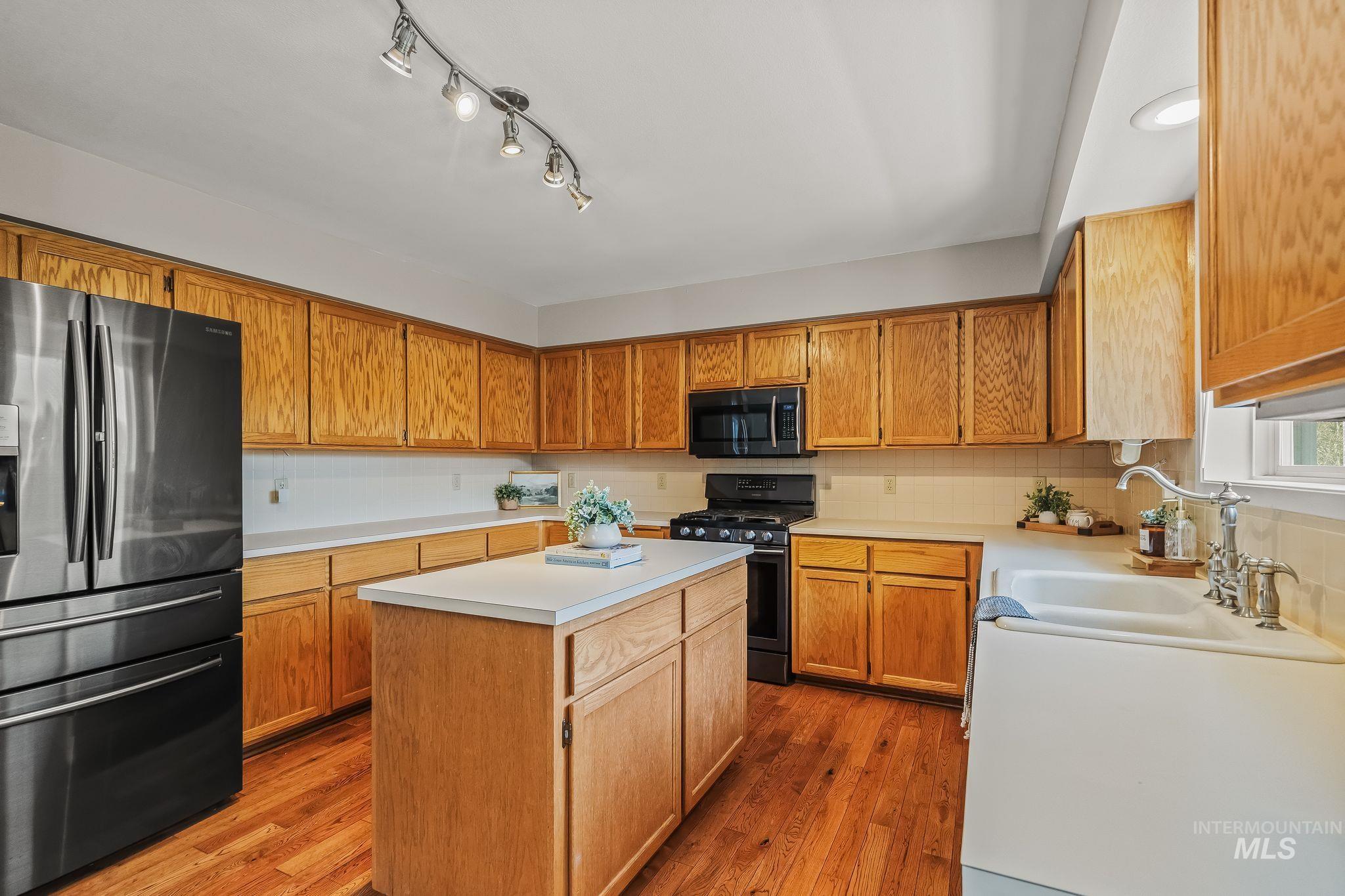 2901 Knollcrest Drive Property Photo 6
