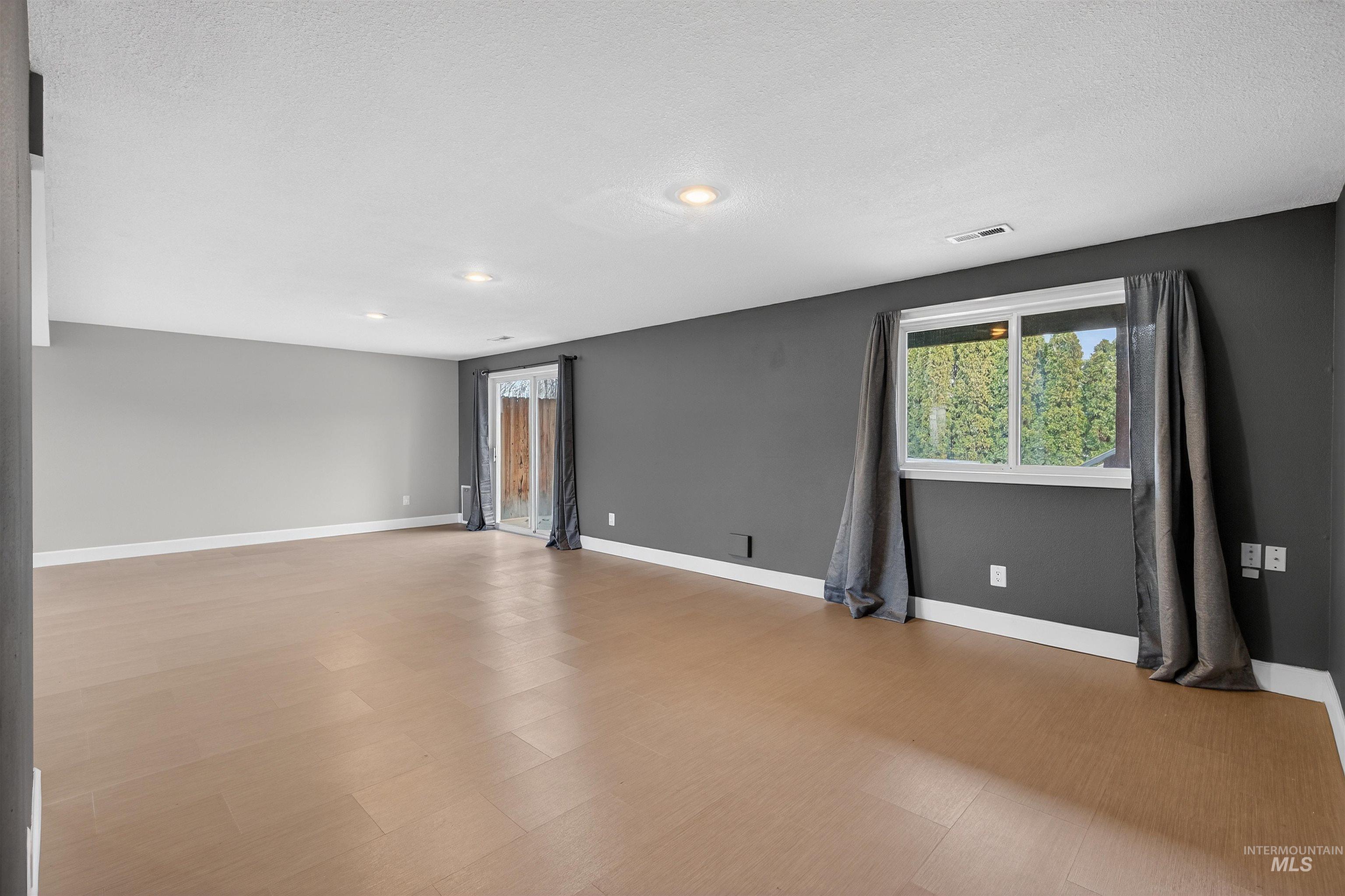 2901 Knollcrest Drive Property Photo 32