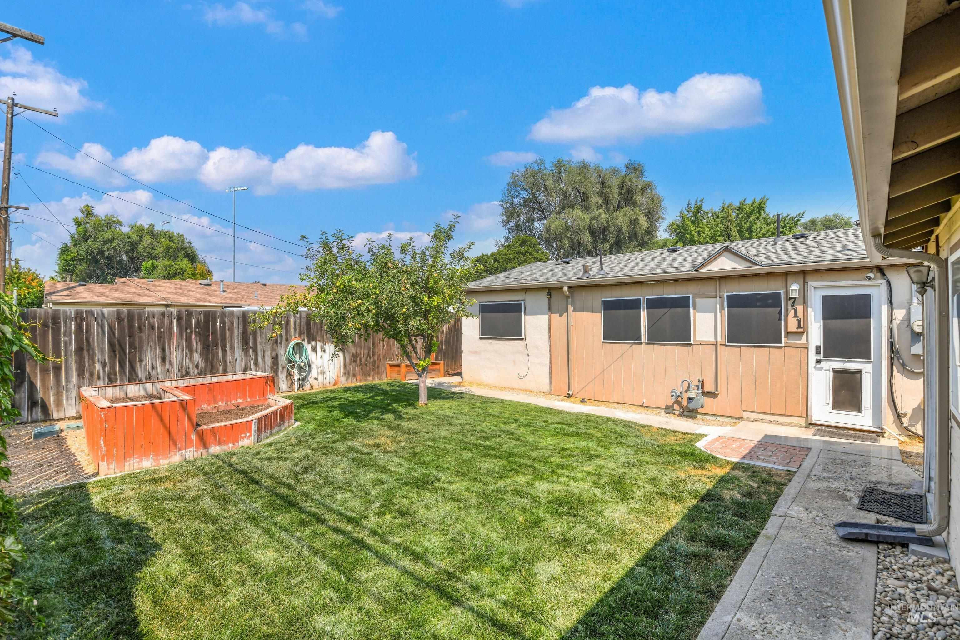 711 S Nectarine St Property Photo 16