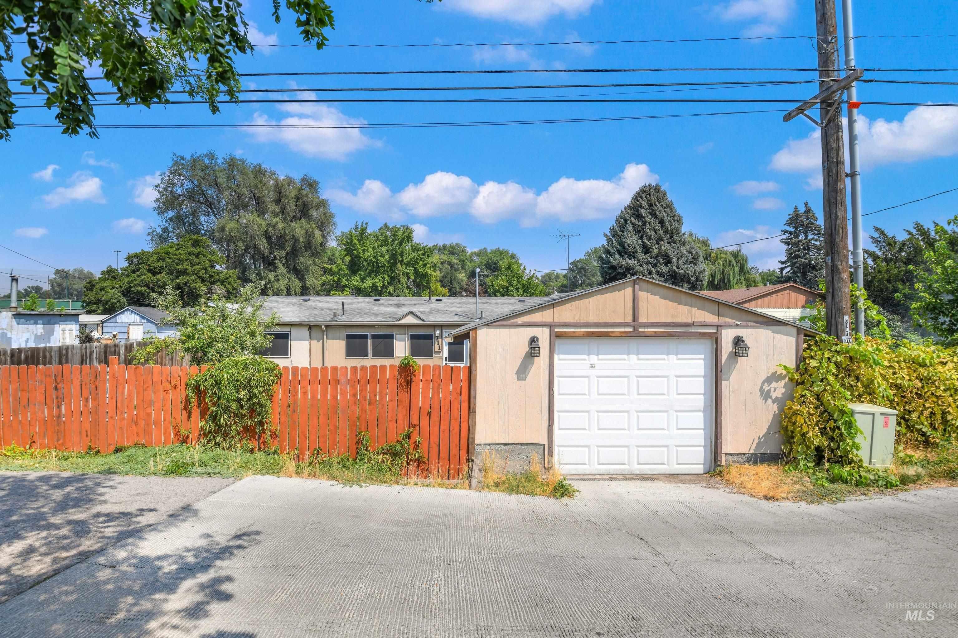 711 S Nectarine St Property Photo 18