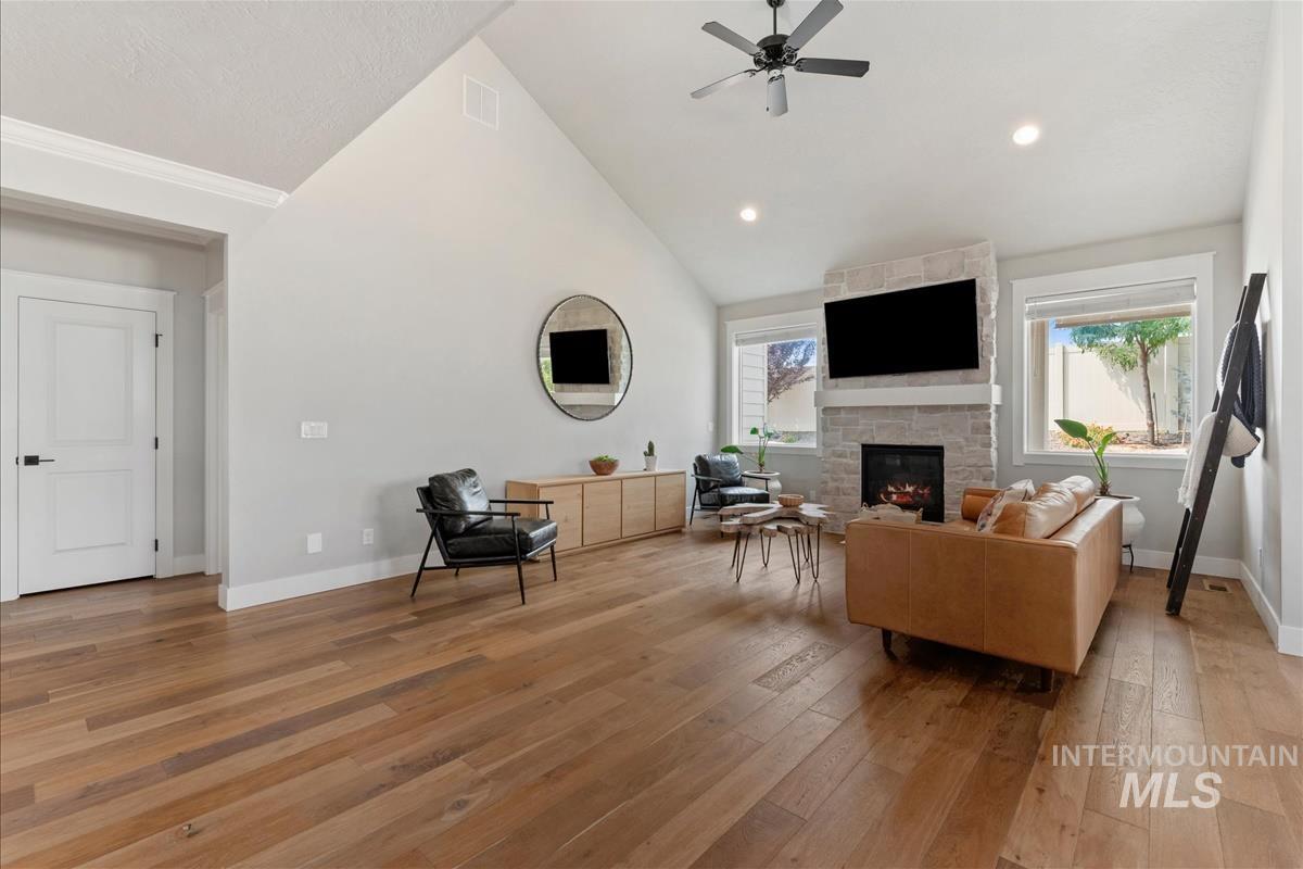 2251 N Garnet Creek Ave Property Photo 4