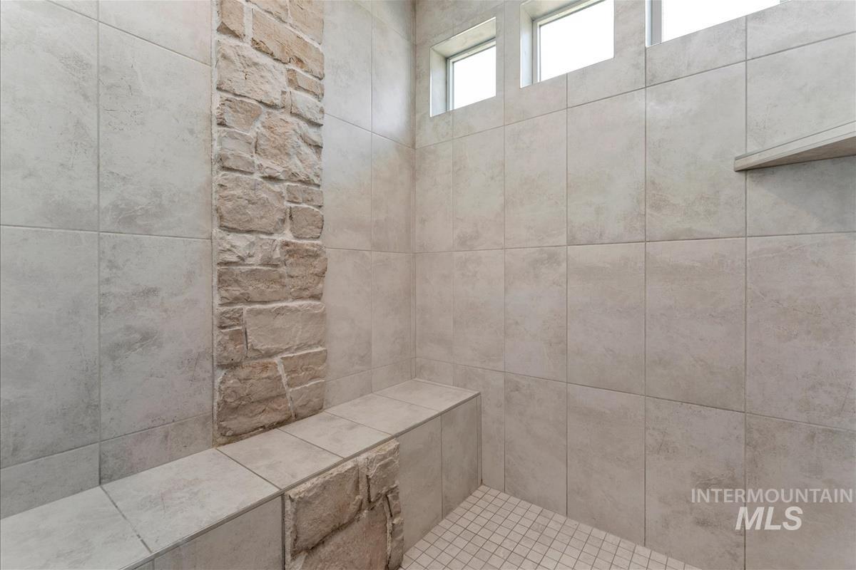 2251 N Garnet Creek Ave Property Photo 21