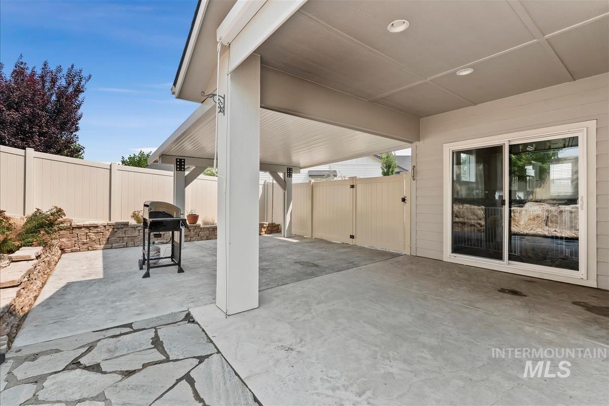 2251 N Garnet Creek Ave Property Photo 32