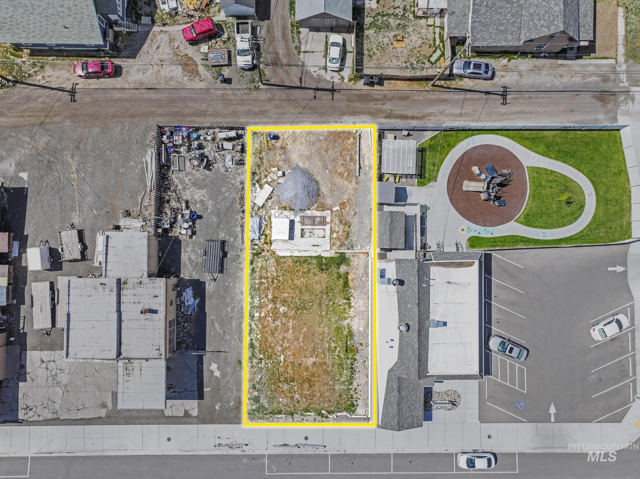 1208 Main St Property Photo 2