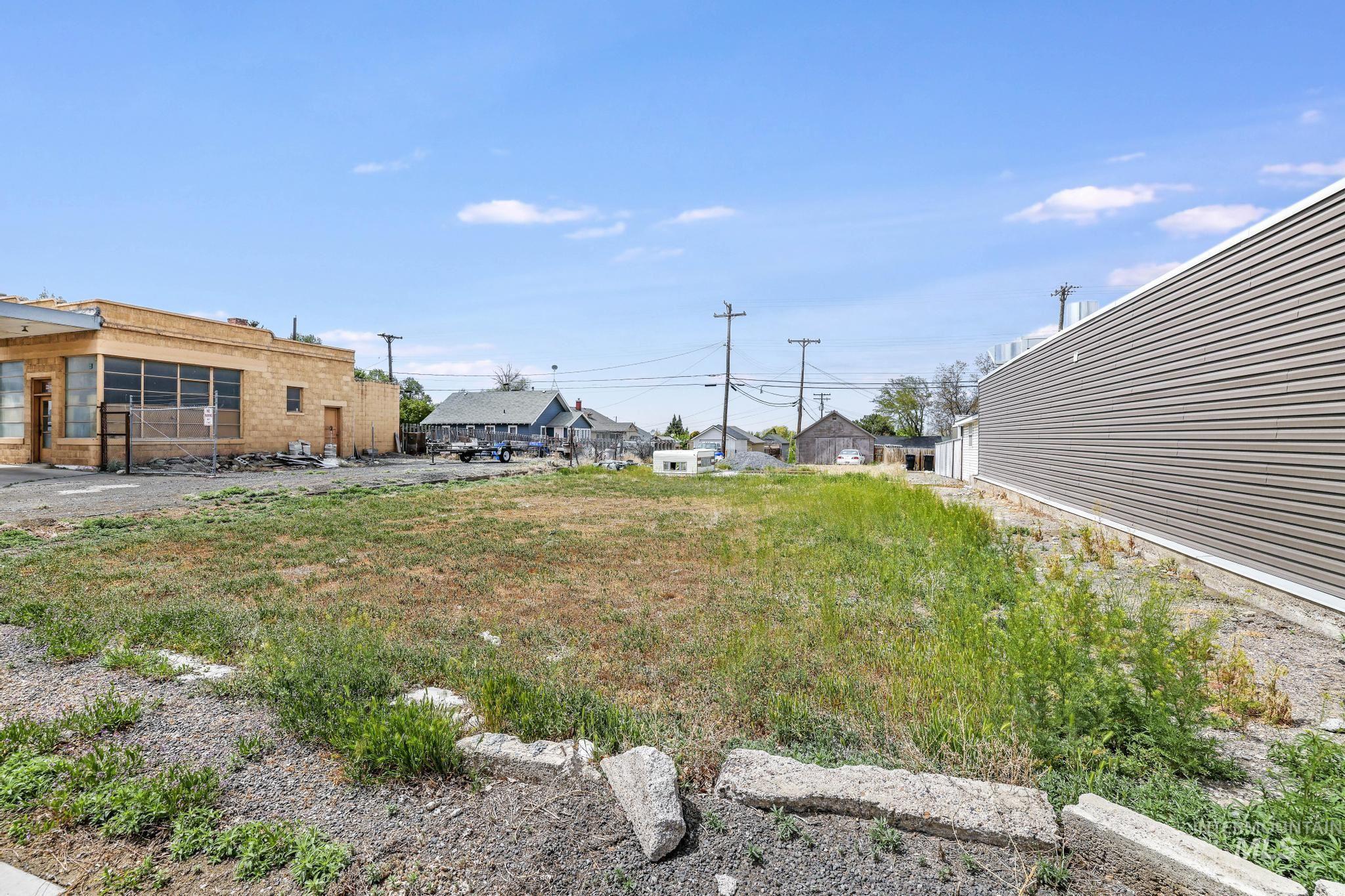 1208 Main St Property Photo 3