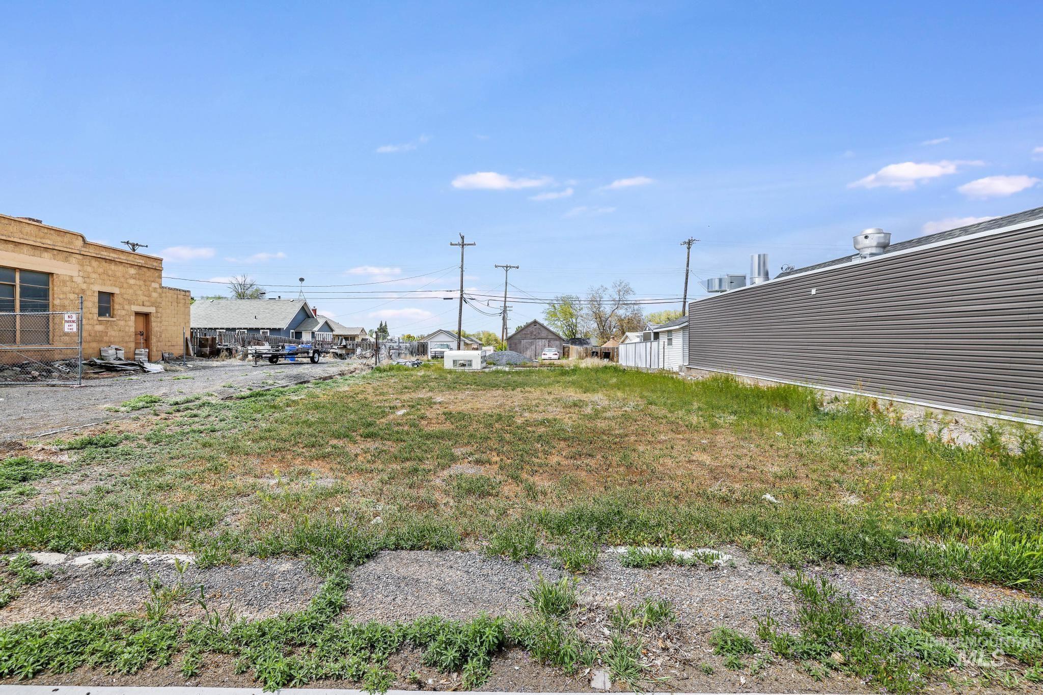 1208 Main St Property Photo 4
