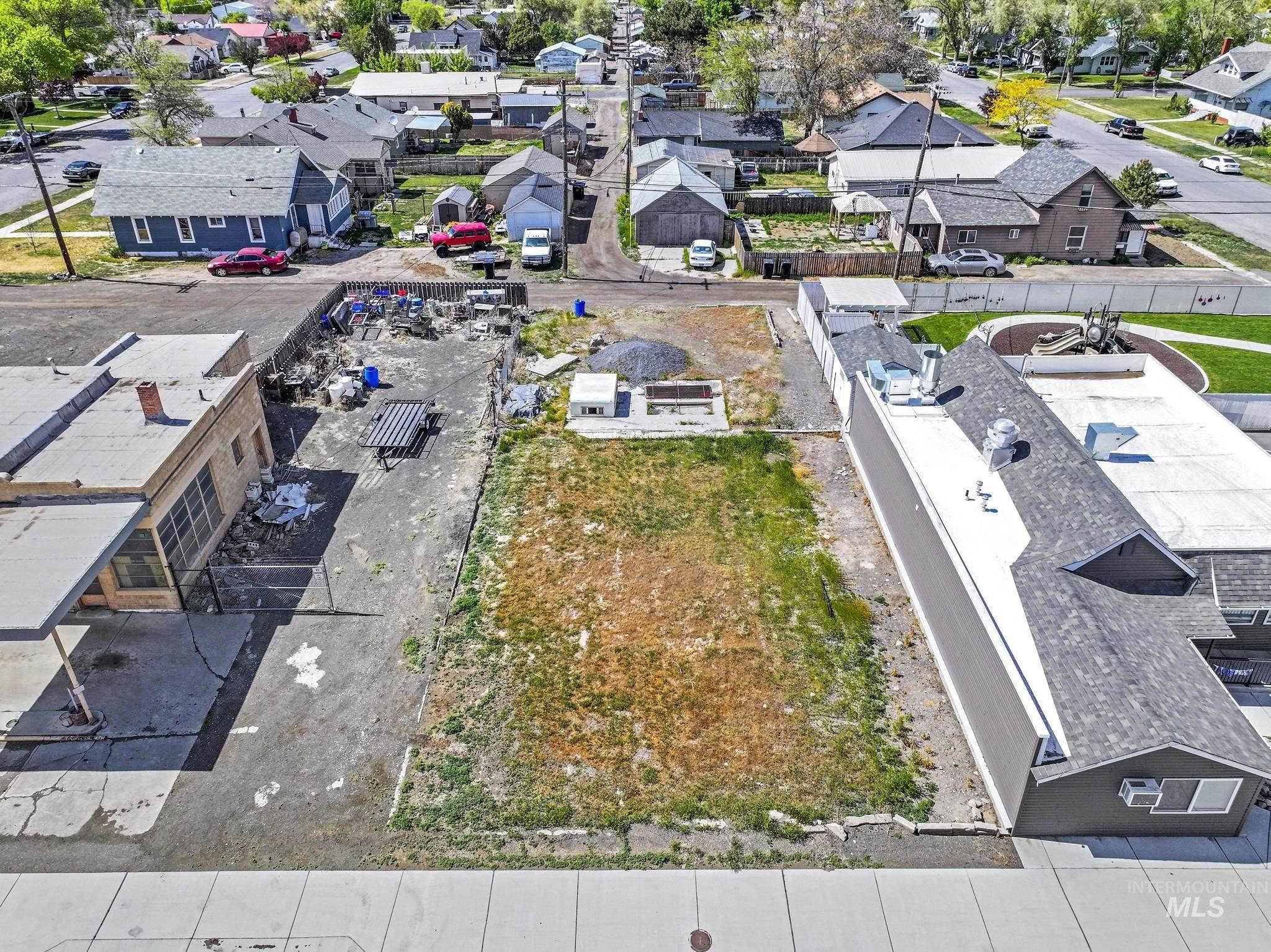 1208 Main St Property Photo 7