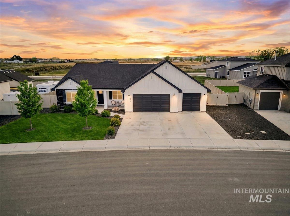 436 October Sky St Property Photo 2