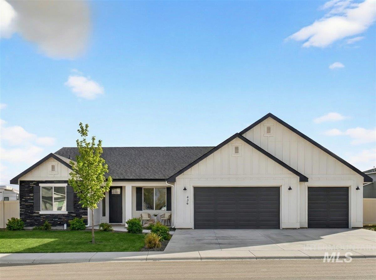 436 October Sky St Property Photo 3