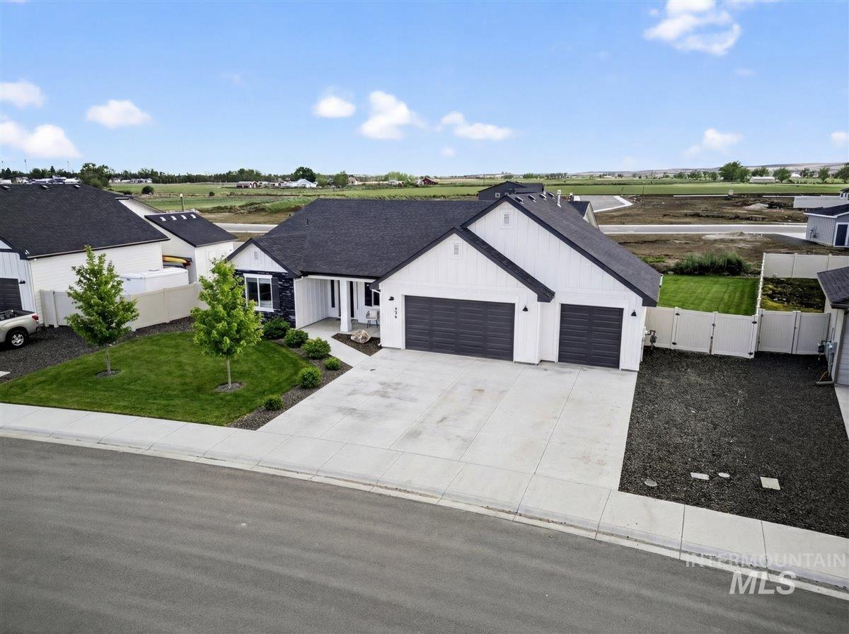436 October Sky St Property Photo 5
