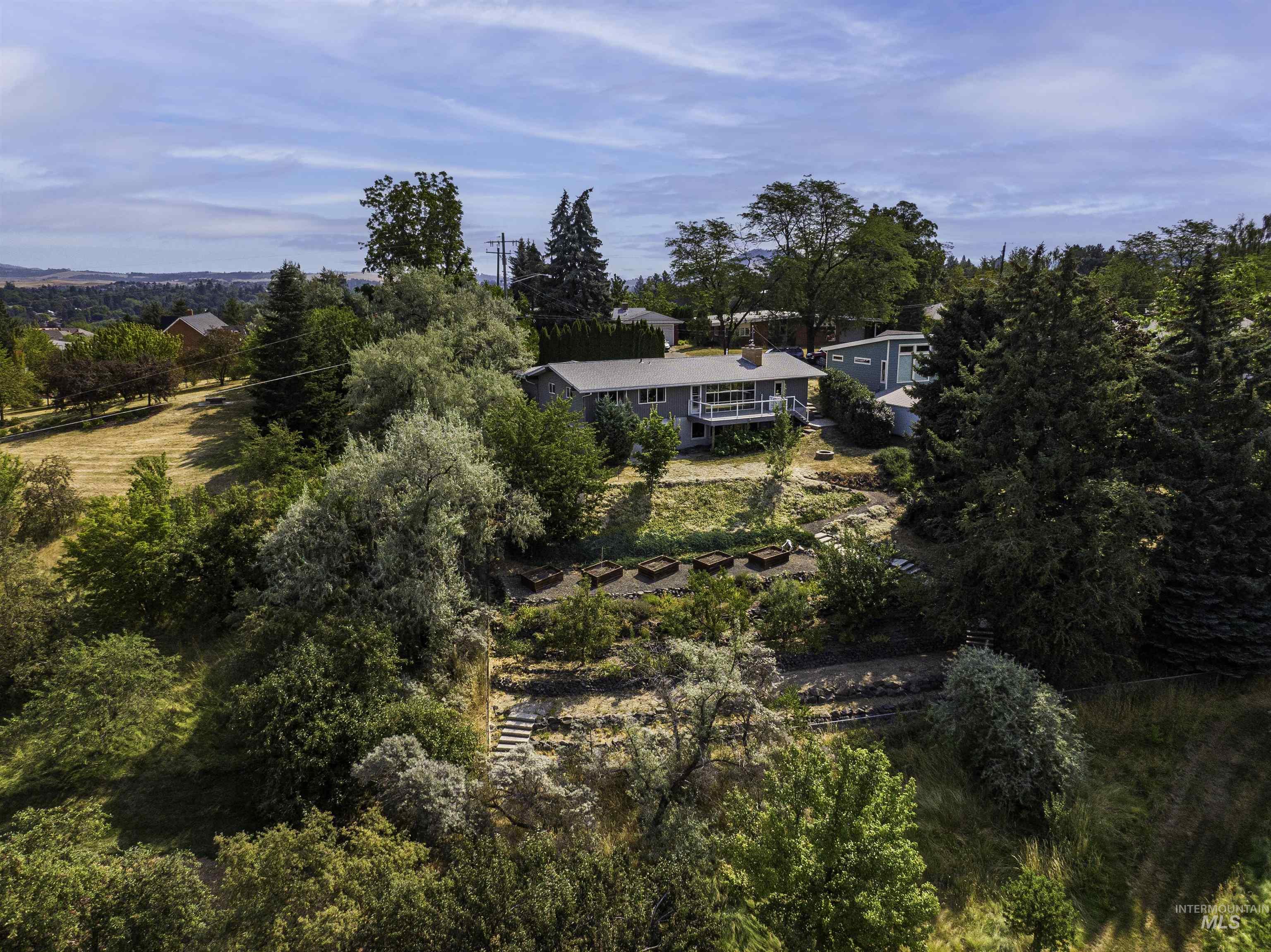 1395 Walenta Dr