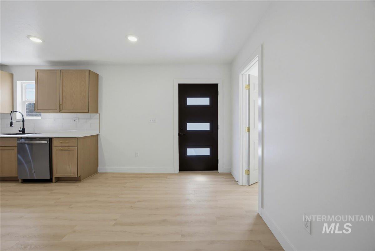 980 N Clithero Dr Property Photo 3