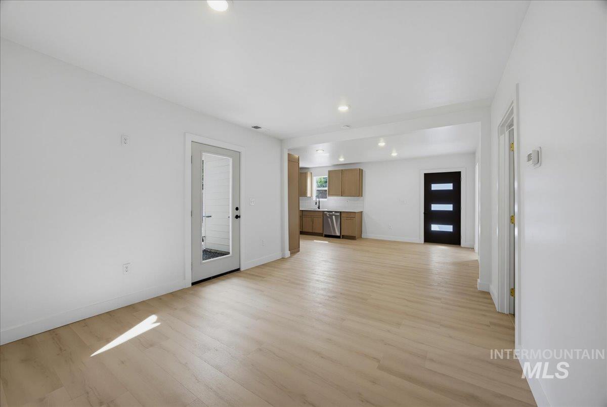 980 N Clithero Dr Property Photo 4