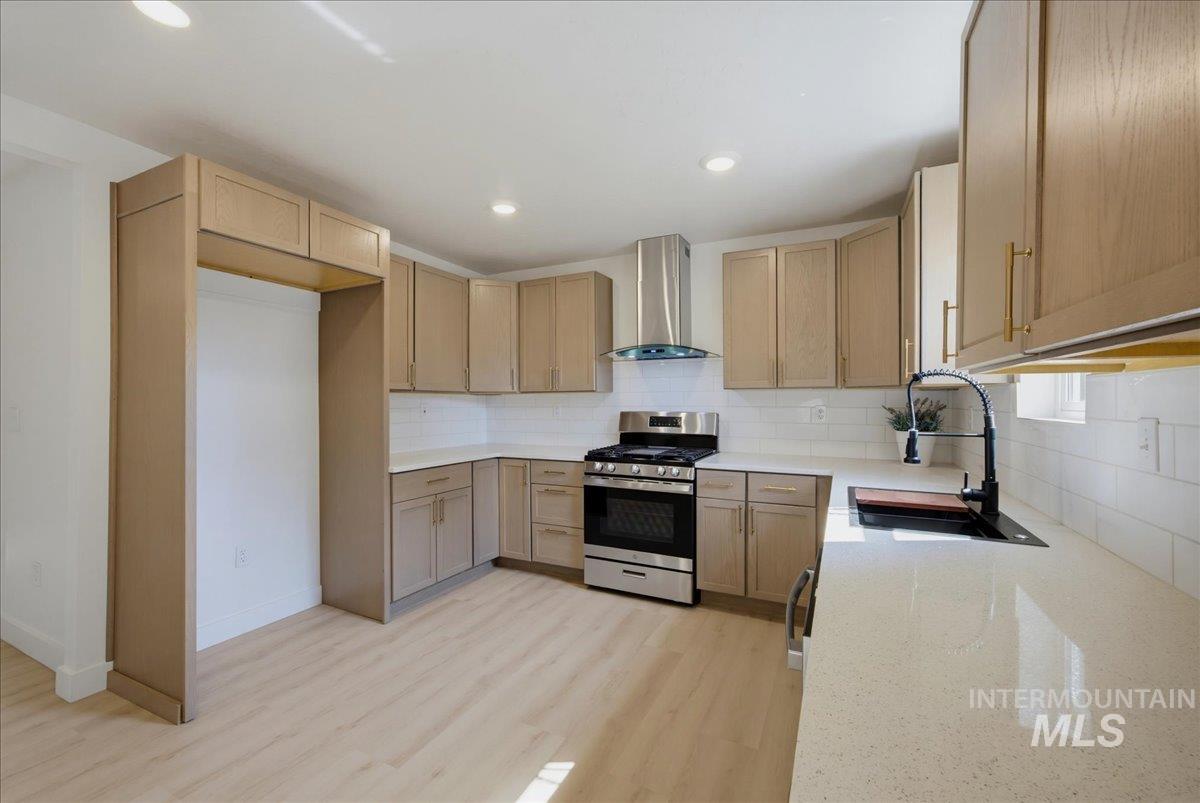 980 N Clithero Dr Property Photo 8