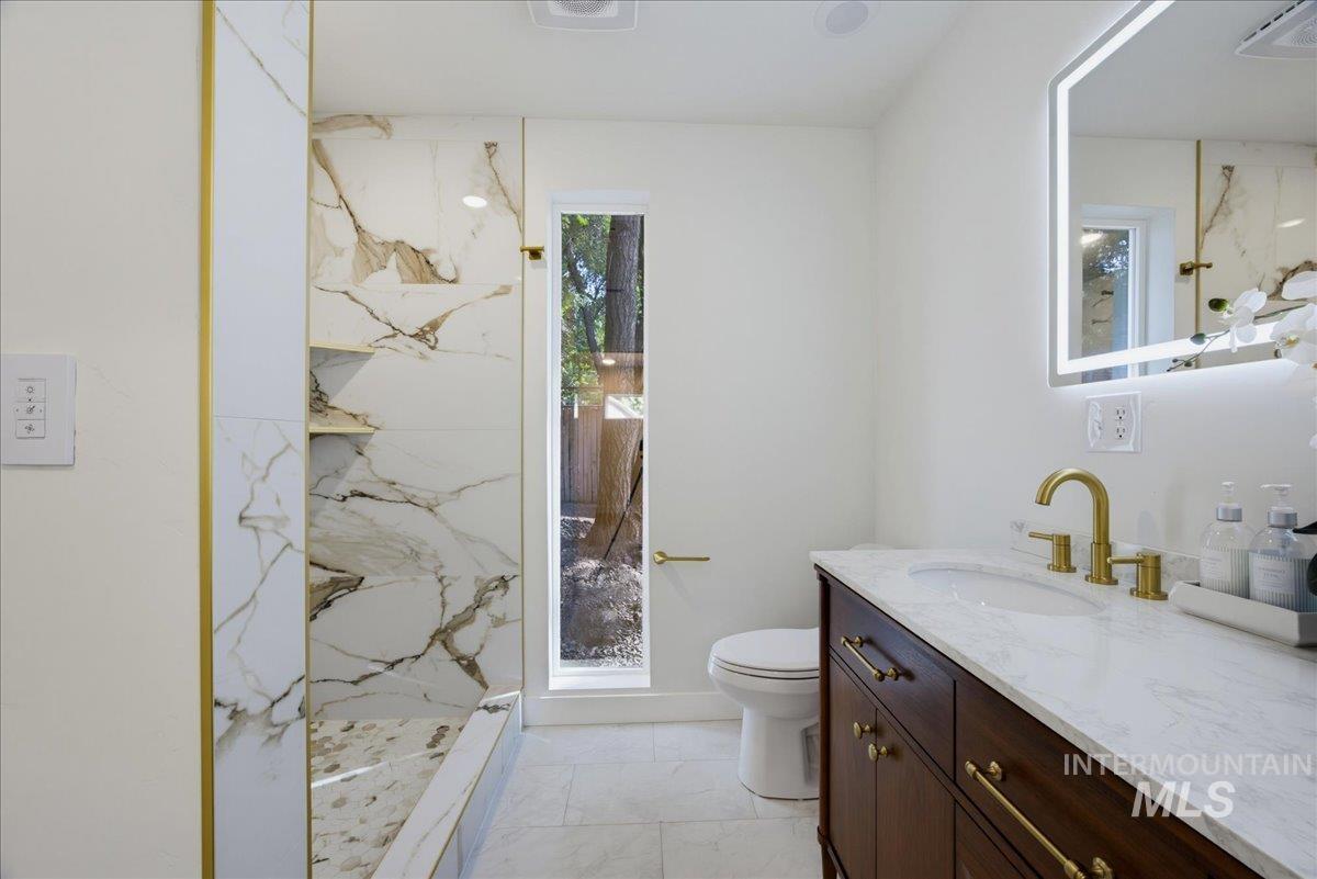 980 N Clithero Dr Property Photo 15