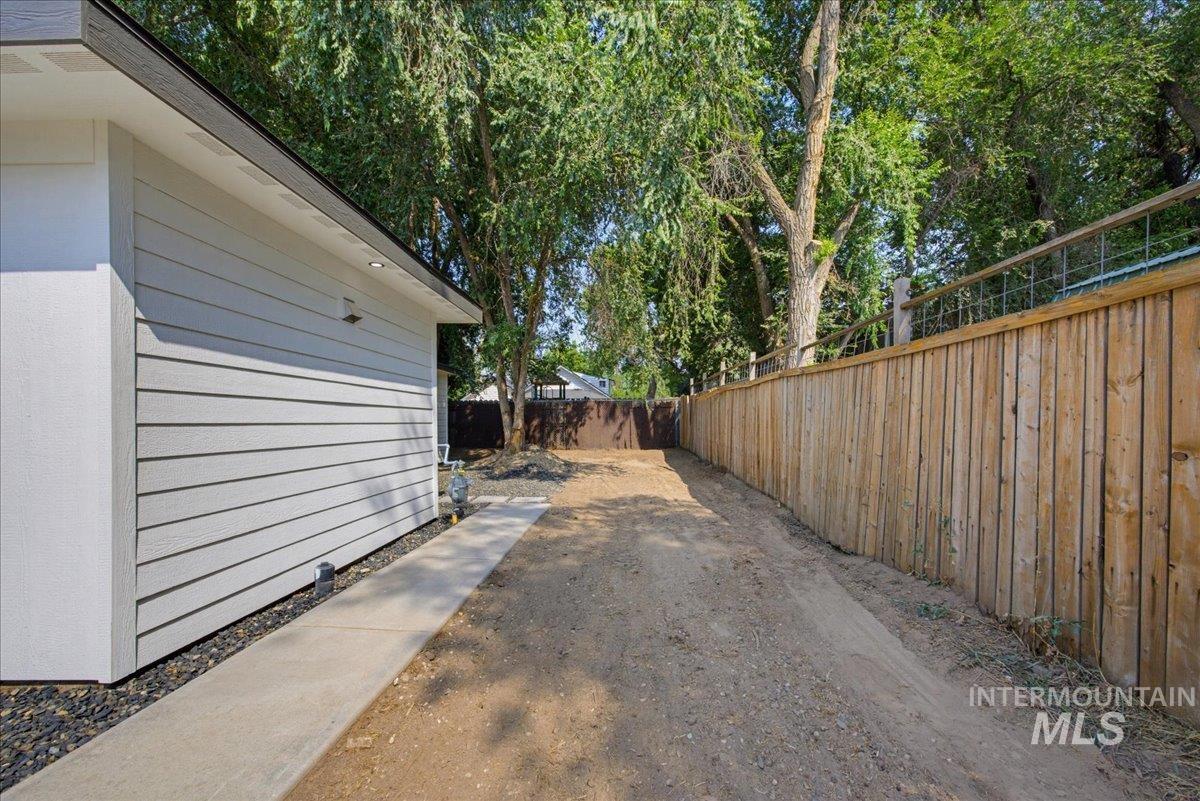 980 N Clithero Dr Property Photo 23