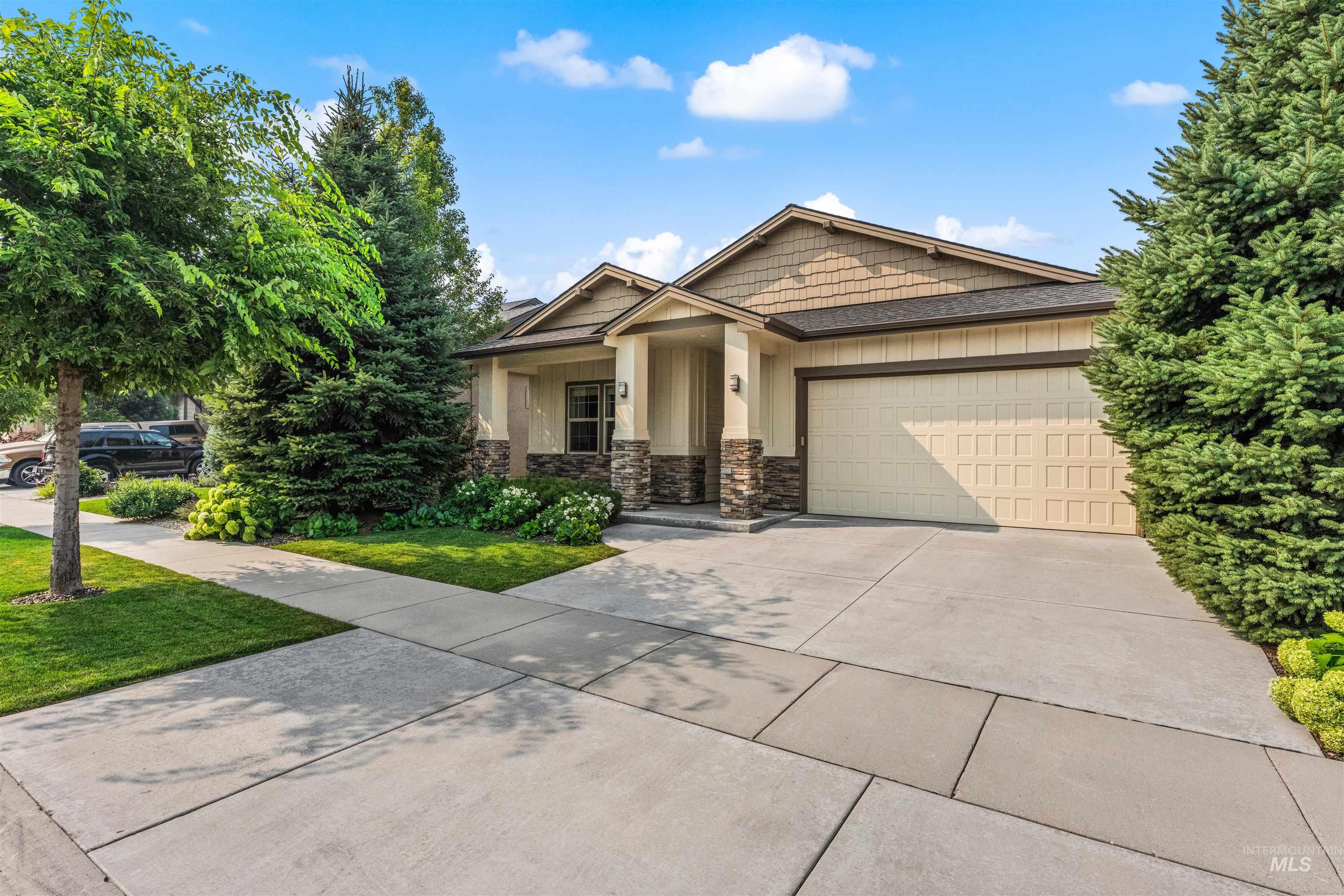 1037 E Radiant Ridge Dr. Property Photo 3