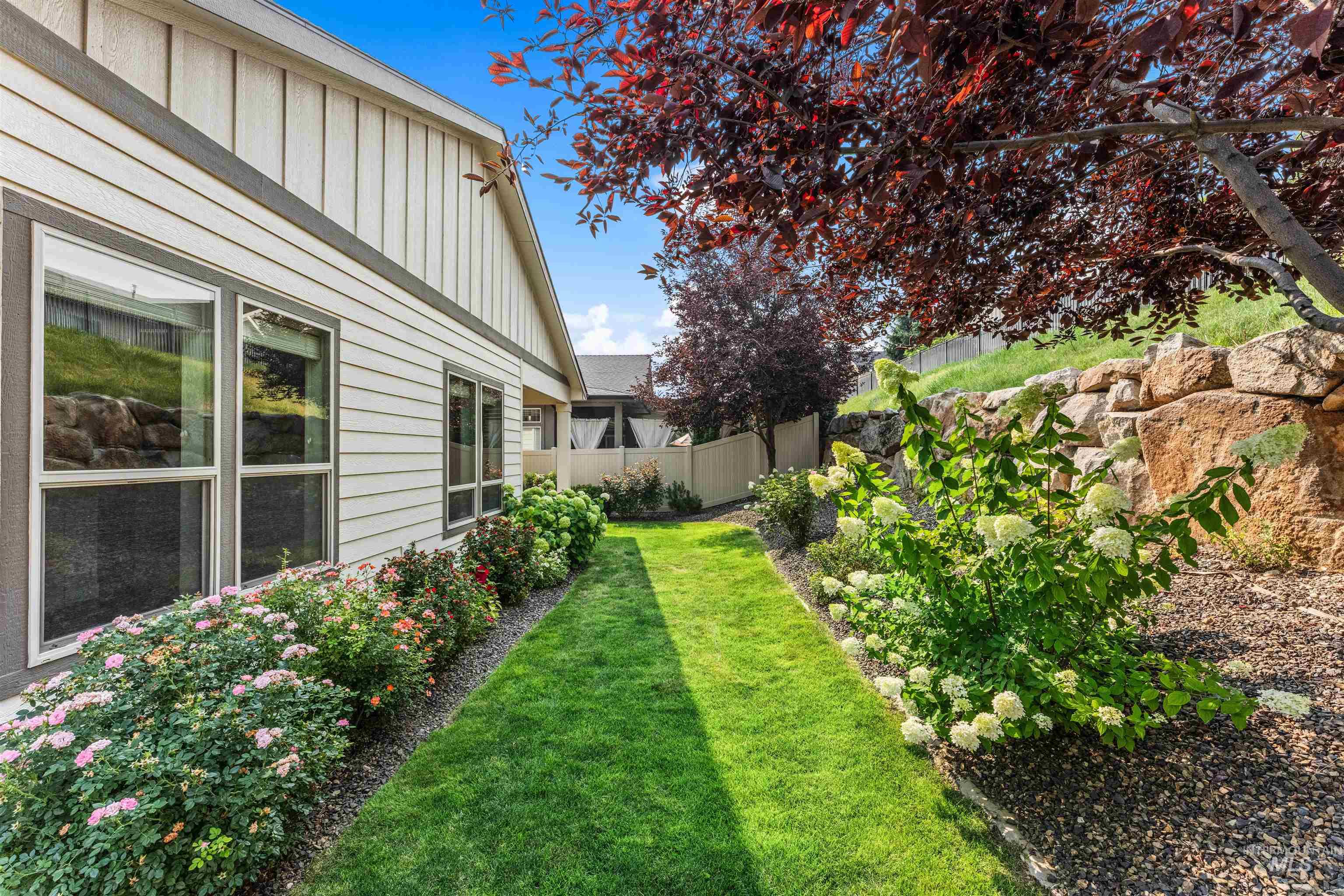 1037 E Radiant Ridge Dr. Property Photo 5