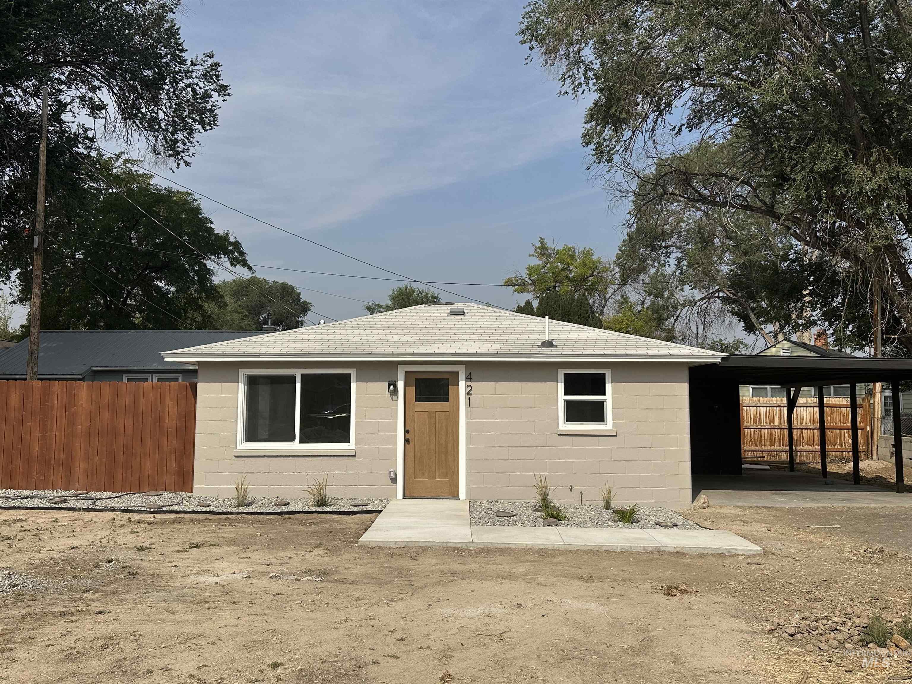 421 Elm St N Property Photo 4
