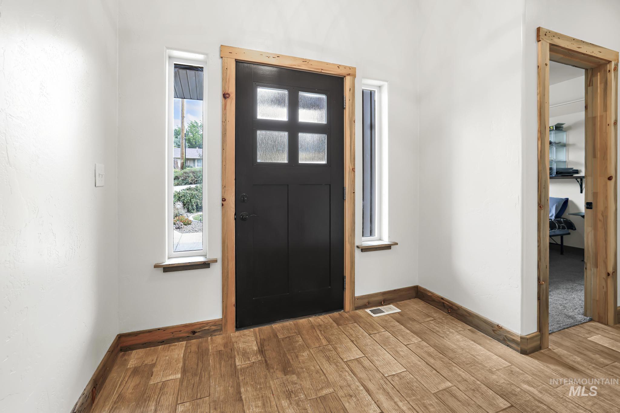 517 2nd Ave. W. Property Photo 3