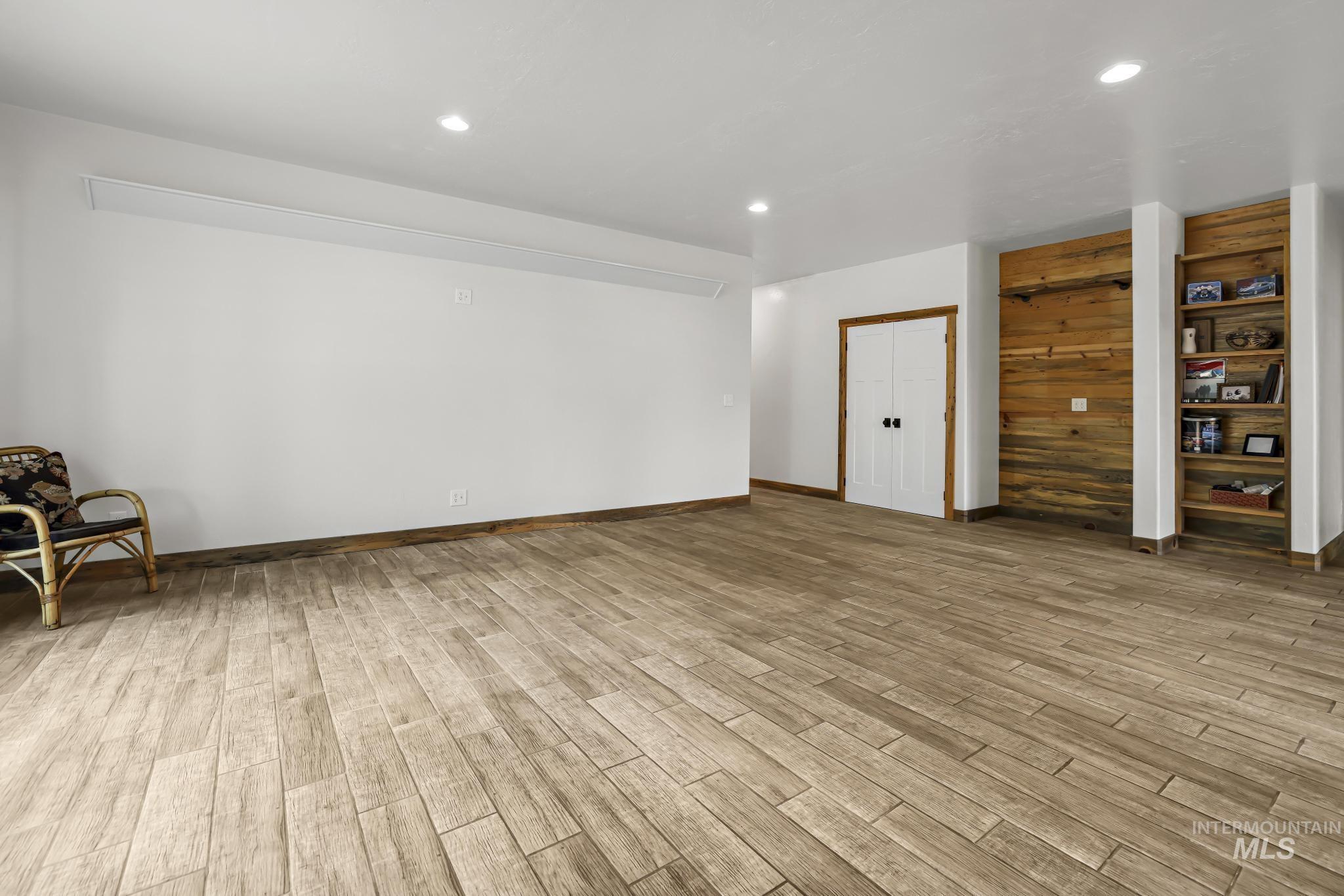 517 2nd Ave. W. Property Photo 4