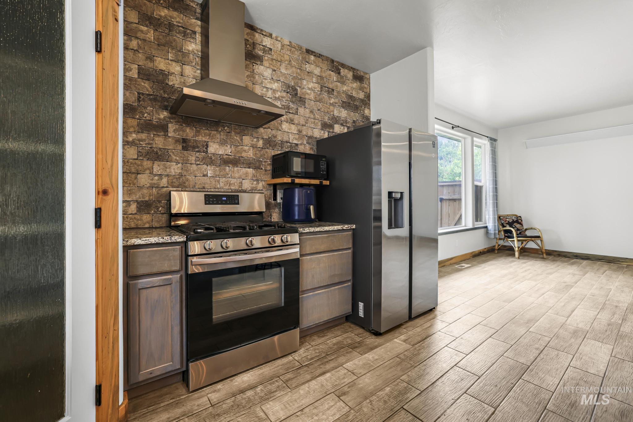 517 2nd Ave. W. Property Photo 11