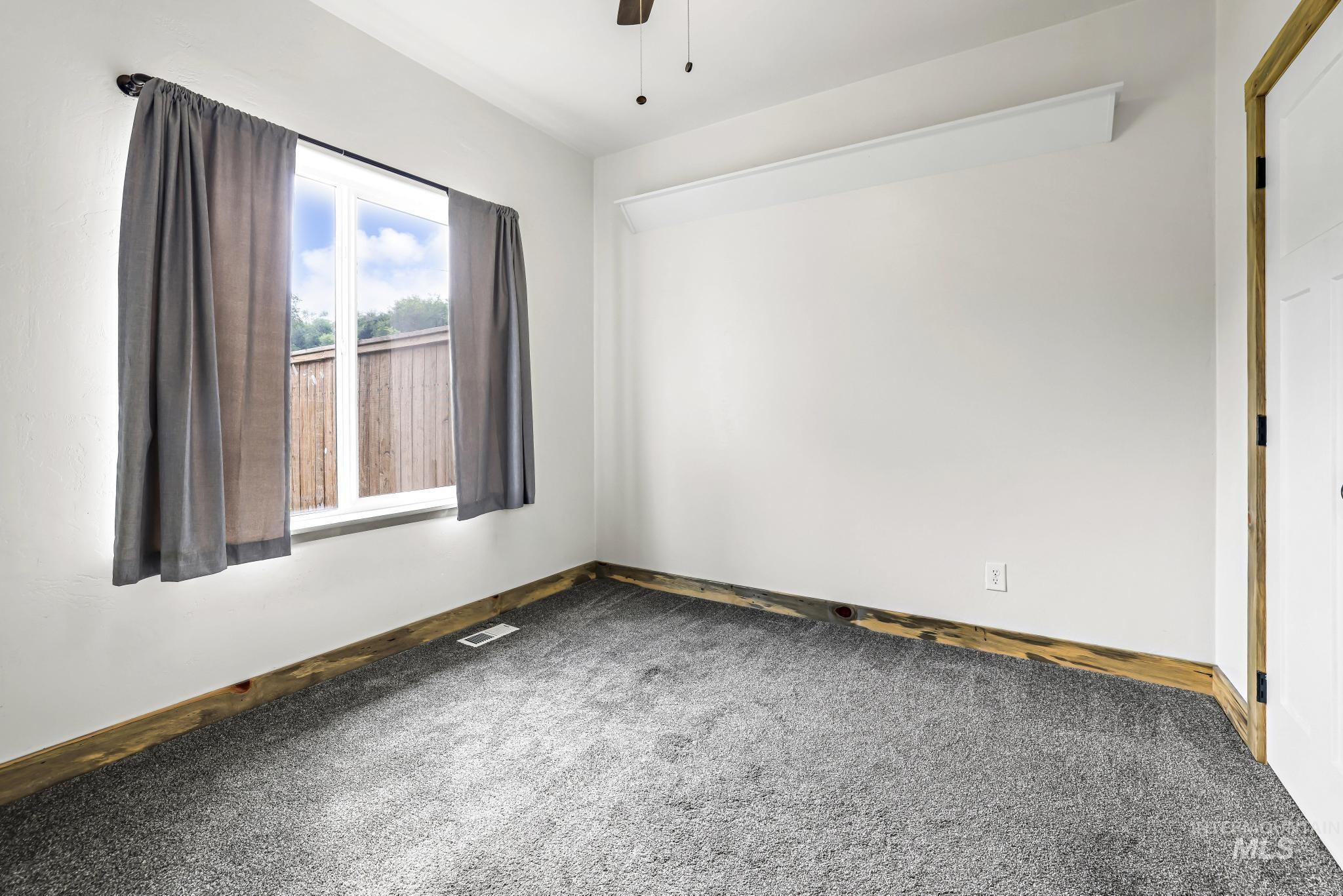 517 2nd Ave. W. Property Photo 14
