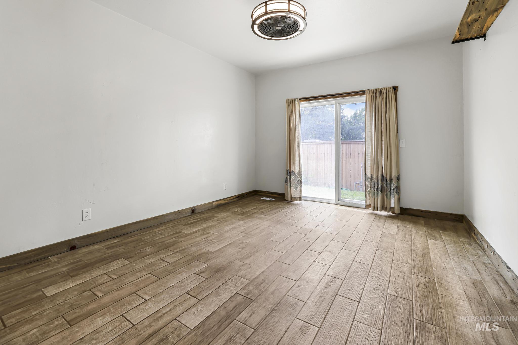 517 2nd Ave. W. Property Photo 16