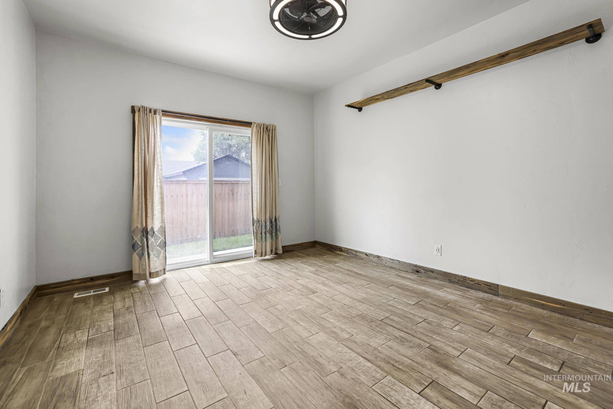 517 2nd Ave. W. Property Photo 17