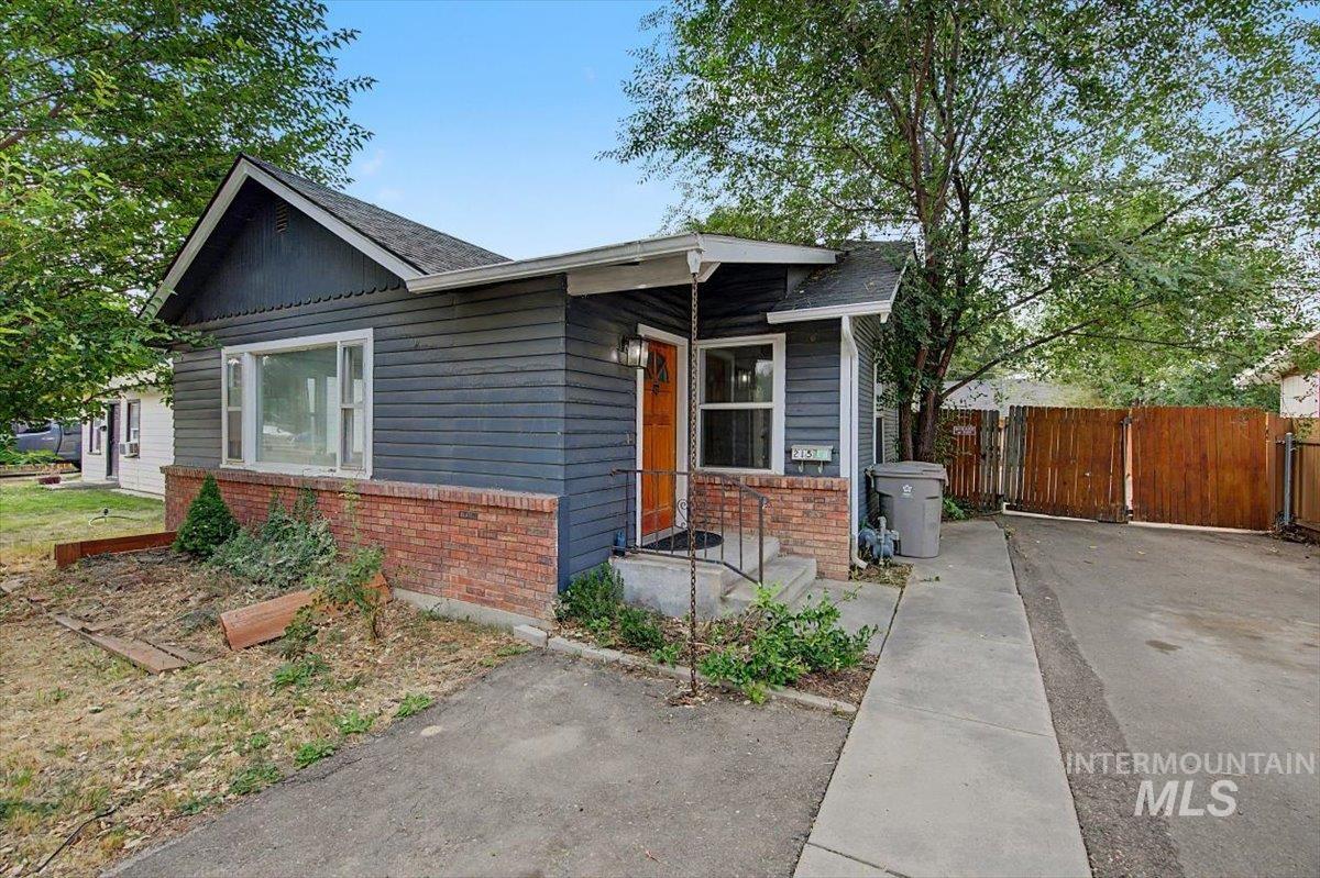 215 Shoshone Property Photo 1