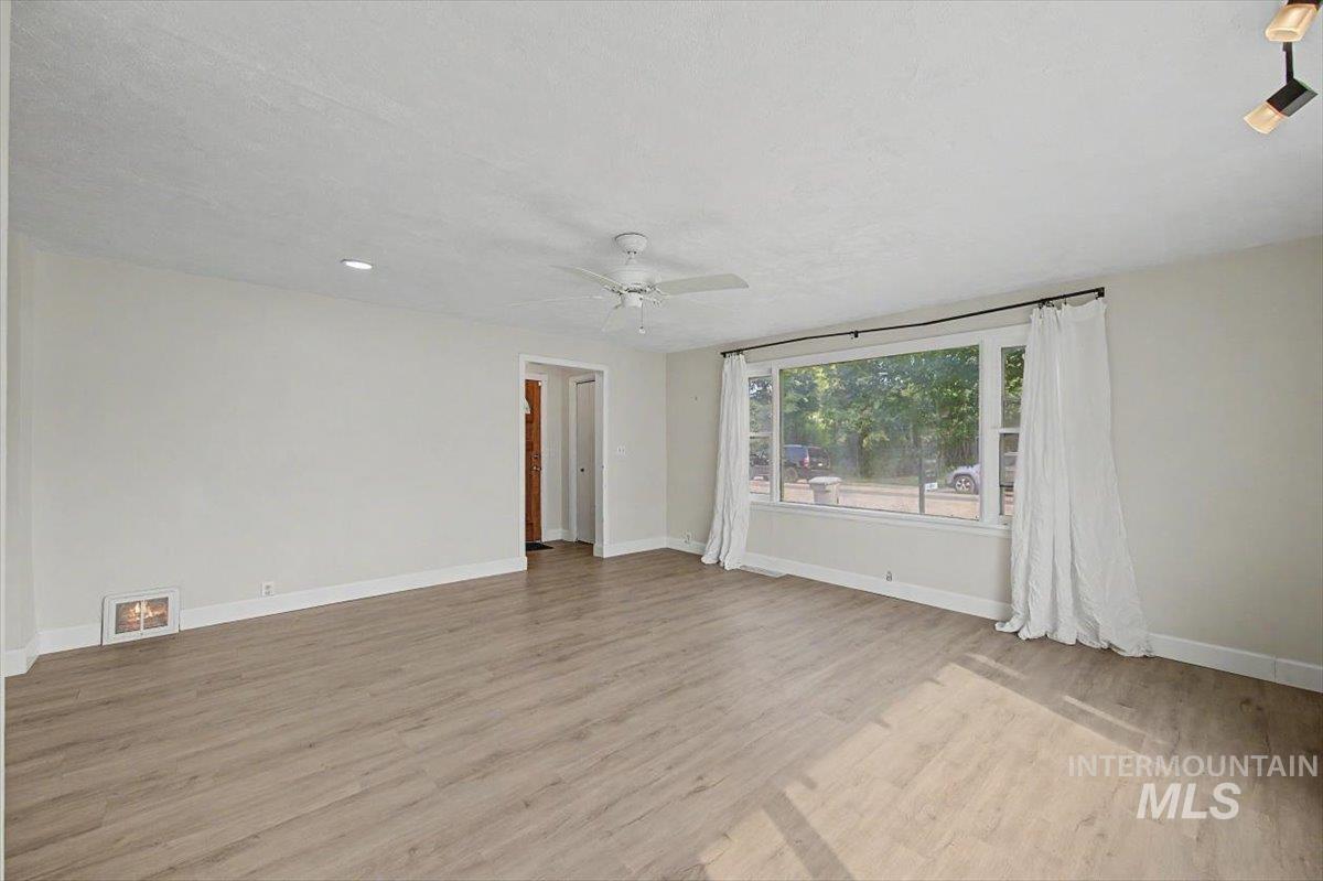 215 Shoshone Property Photo 5