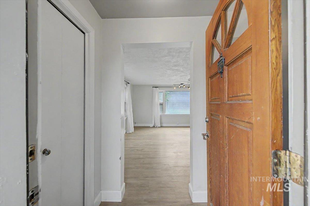 215 Shoshone Property Photo 6