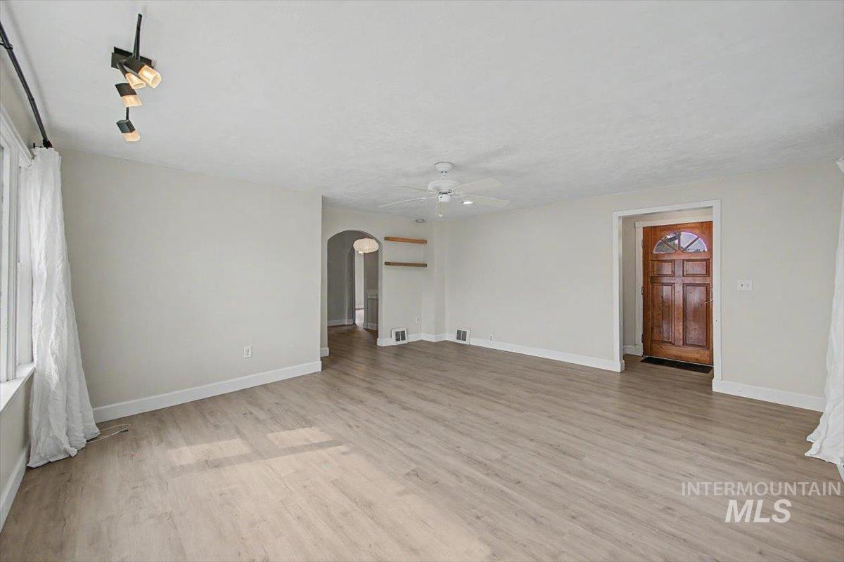 215 Shoshone Property Photo 7