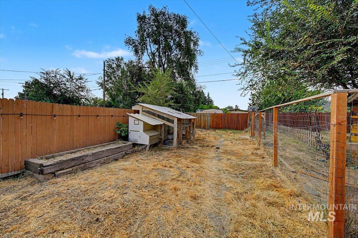215 Shoshone Property Photo 36
