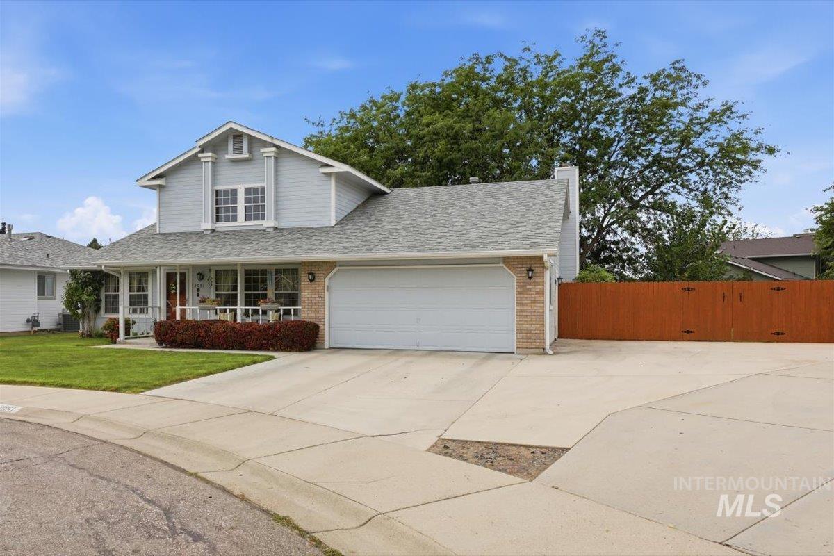 2051 N Applewood Pl Property Photo 4
