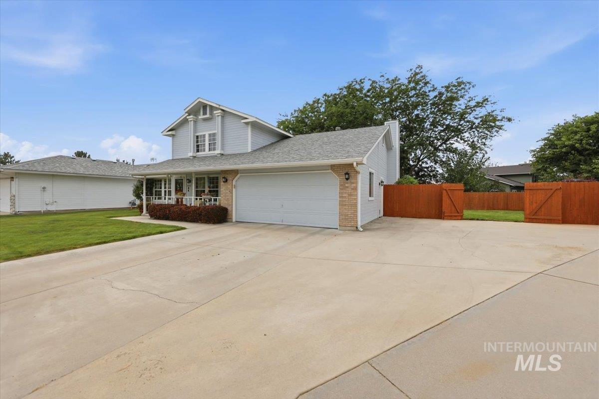 2051 N Applewood Pl Property Photo 6
