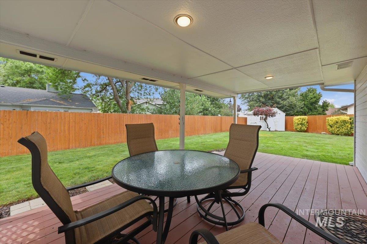 2051 N Applewood Pl Property Photo 28