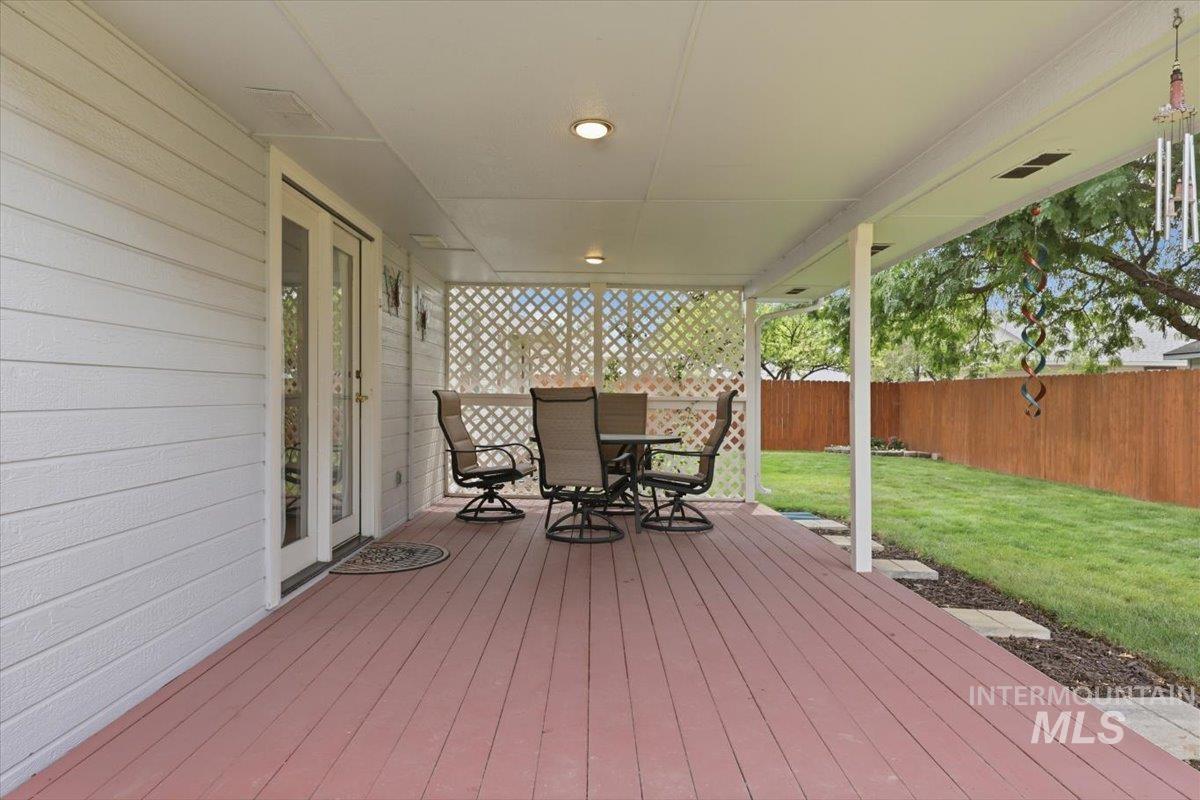 2051 N Applewood Pl Property Photo 29