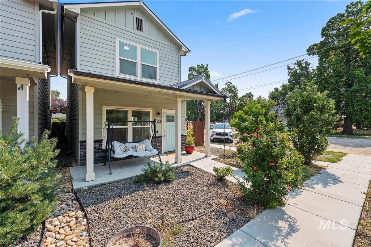 1325 Albany St Property Photo 7