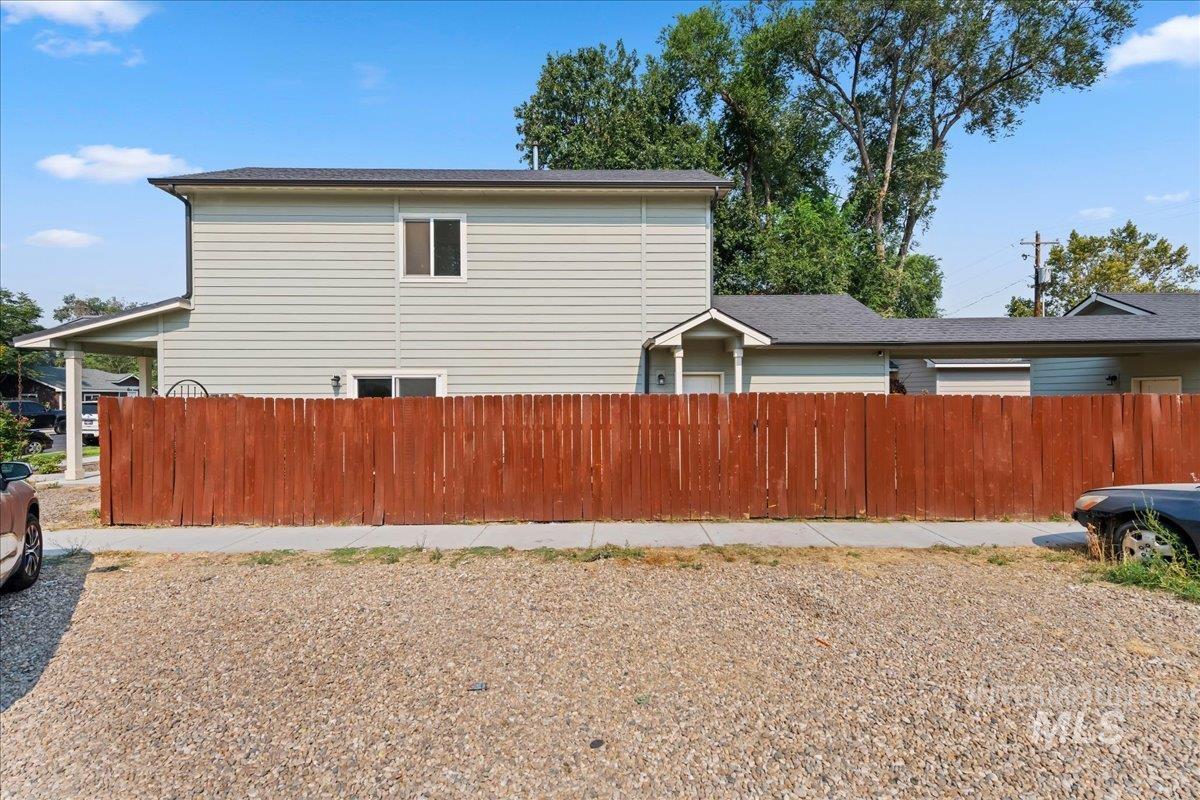 1325 Albany St Property Photo 23