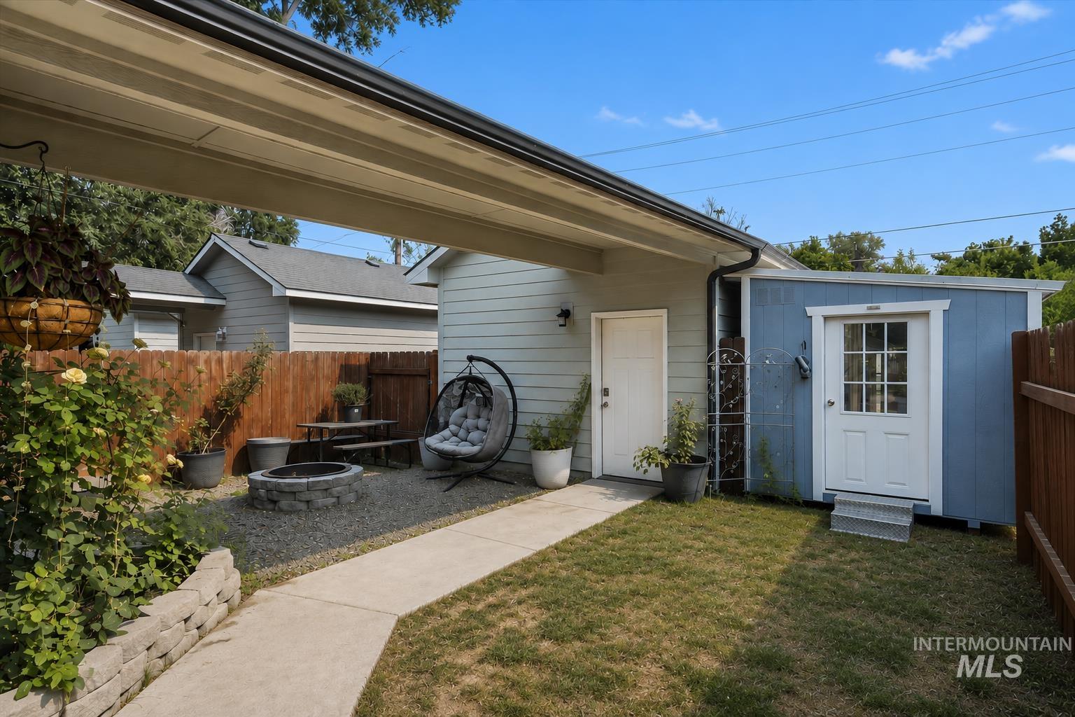 1325 Albany St Property Photo 25