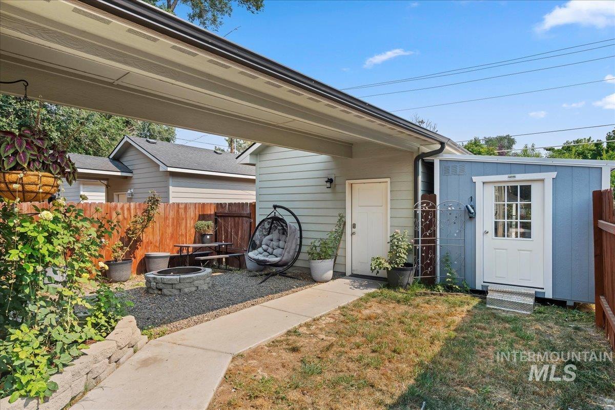 1325 Albany St Property Photo 27